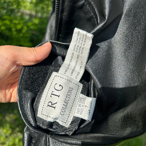 Sleeveless leather vest - Picture 6 of 6